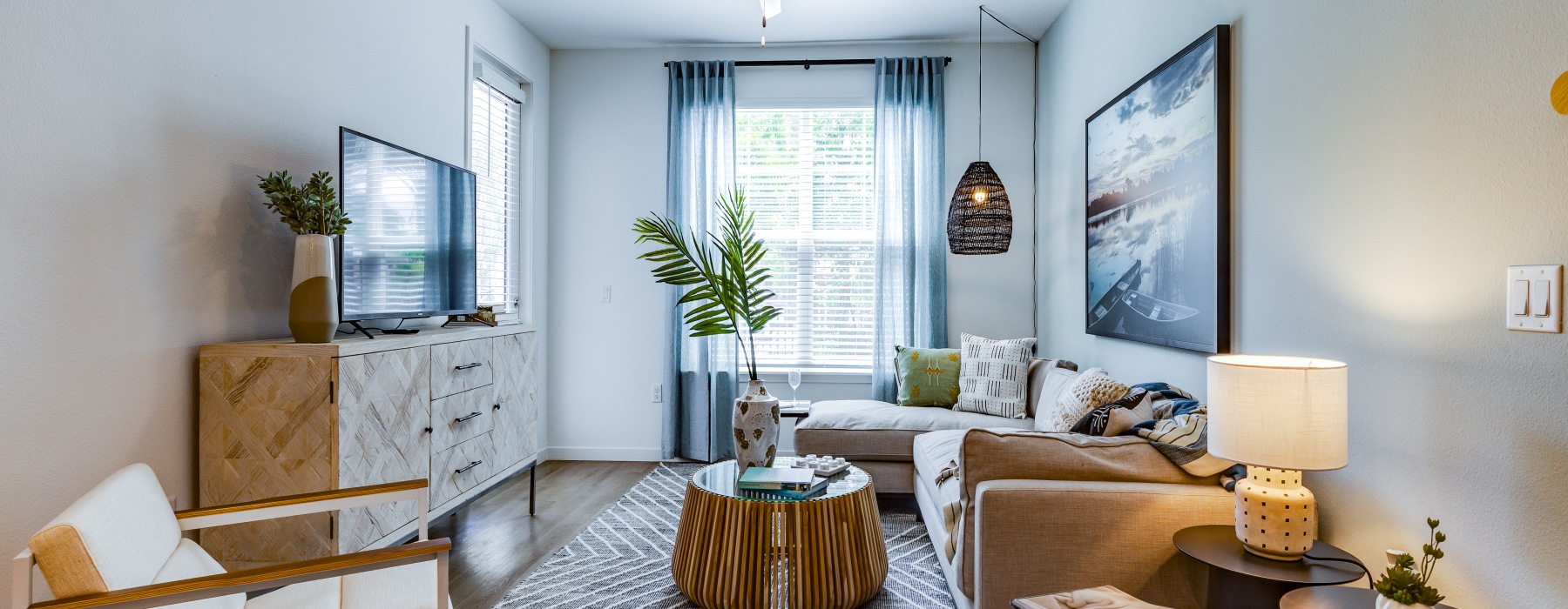 a living room with a couch and a coffee table at Jefferson Lake Howel Apartments in Casselberry, FL